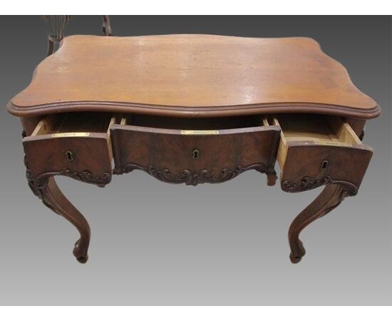 Desk center in mahogany and mahogany, 108 x 66 h 74 cm.