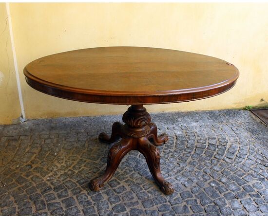 Tea table in walnut and burr walnut