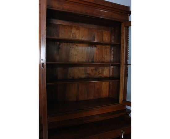 Antica libreria Carlo X Lombarda 1840 tutta noce massello. Restaurata ! vetri soffiati. Mis 129 x 47 . h 230 