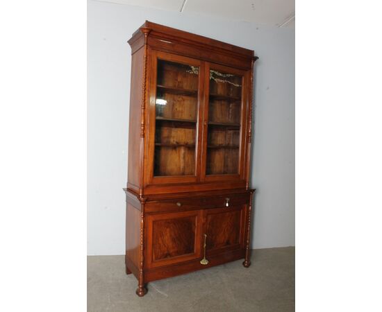 Antica libreria Carlo X Lombarda 1840 tutta noce massello. Restaurata ! vetri soffiati. Mis 129 x 47 . h 230 