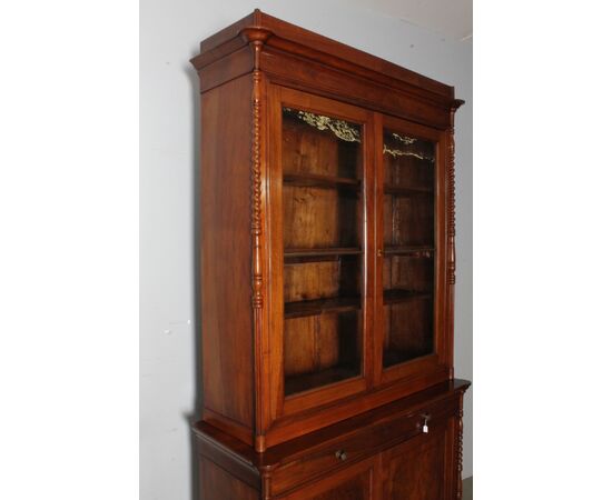 Antica libreria Carlo X Lombarda 1840 tutta noce massello. Restaurata ! vetri soffiati. Mis 129 x 47 . h 230 