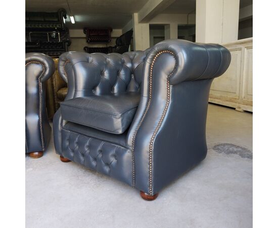 Set chesterfield modello club inglese originale in pelle blu : divano 2 posti e poltrona singola 