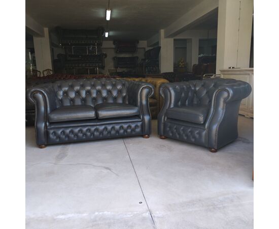 Set chesterfield modello club inglese originale in pelle blu : divano 2 posti e poltrona singola 