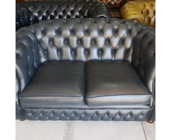 Set chesterfield modello club inglese originale in pelle blu : divano 2 posti e poltrona singola 