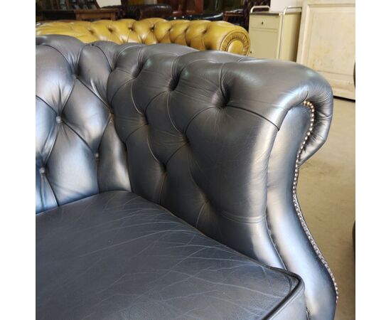 Set chesterfield modello club inglese originale in pelle blu : divano 2 posti e poltrona singola 