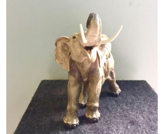 Elefante in ceramica.Manifattura Cacciapuoti con firma dell’autore :Granelli.