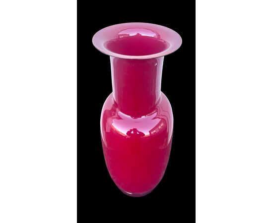 Vaso in vetro:opalino color rosso amaranto.Venini Murano.