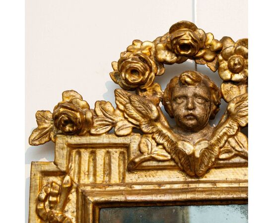 Italia centrale, Luigi XVI,Specchiera con cimasa scolpita a forma di putto