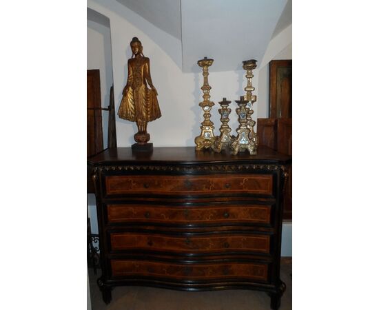Lombard chest of drawers in walnut and burr walnut inlaid