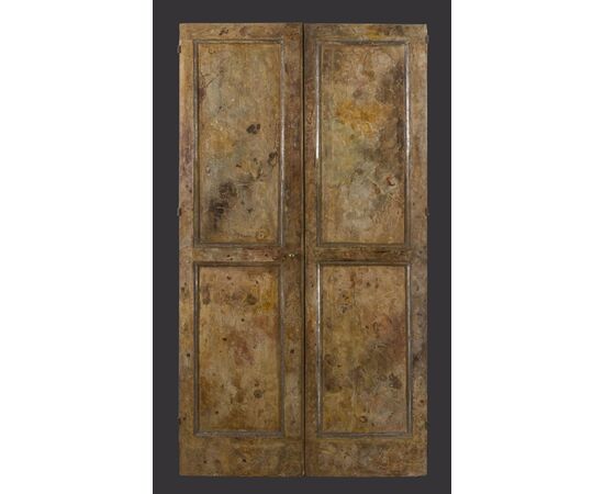 01 Porta napoletana laccata con tipica decorazione a finto marmo. 