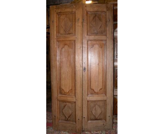 PTCI 417 oak door in the end &#39;800, Piedmont, measuring 214 x 108 h cm width.