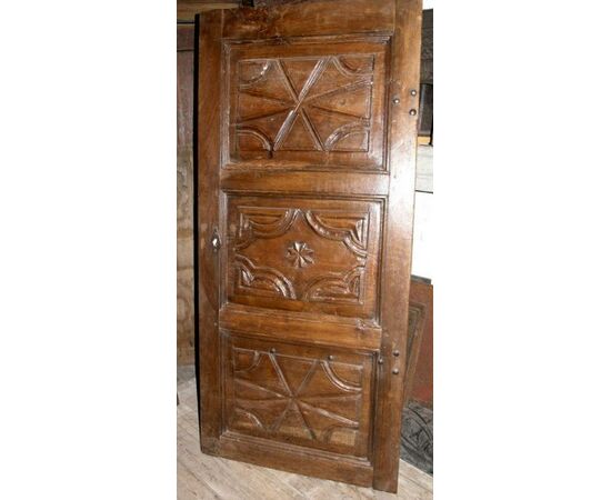 rustic carved walnut door, mis. h 174 cm x 80