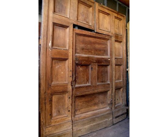 ptn199 door with central door, walnut raw mis.h 314 x 253 cm width.