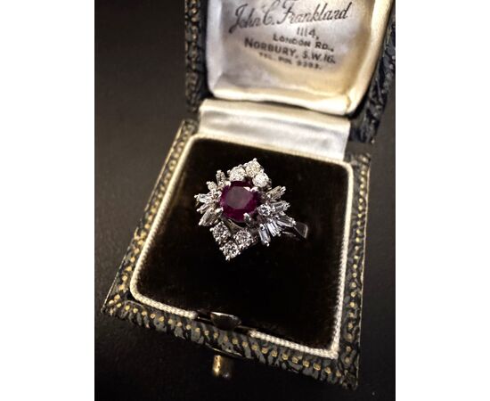 Anello in Platino  con  Rubino  e  Diamanti  