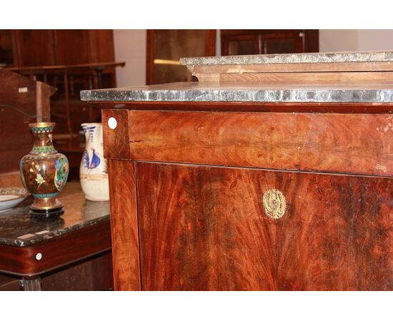 Secretaire francese di metà 1800 stile Impero con bocchette in bronzo e piano in marmo nero