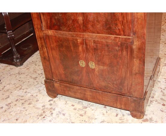 Secretaire francese di metà 1800 stile Impero con bocchette in bronzo e piano in marmo nero