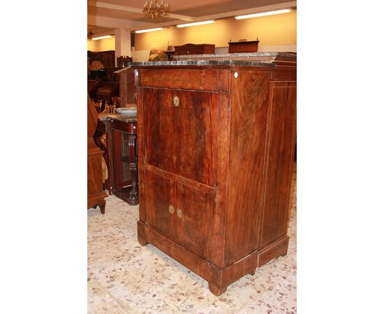 Secretaire francese di metà 1800 stile Impero con bocchette in bronzo e piano in marmo nero