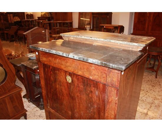 Secretaire francese di metà 1800 stile Impero con bocchette in bronzo e piano in marmo nero