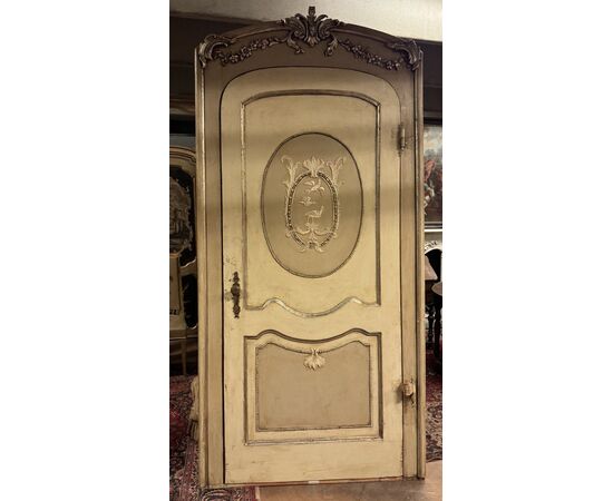 ptl263 lacquered door with carved reliefs and rib, mis. h 252 cm x 125 max