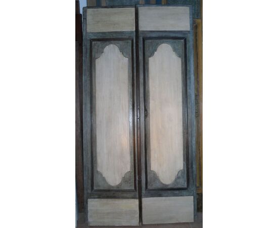 Venetian double door