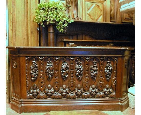 richly carved walnut, mis darb204 counter. cm 210 x 165 h 104