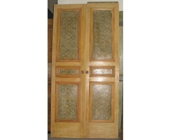 Genoese door painted with two doors     