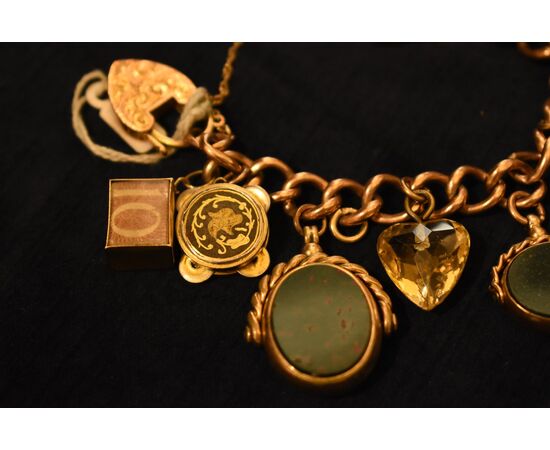 Bracciale charms in oro 