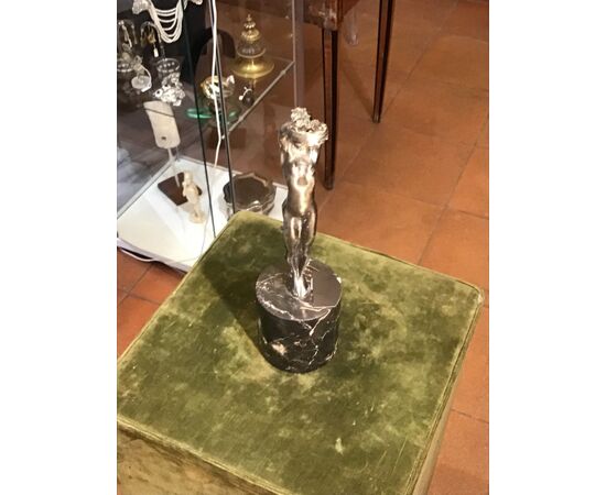 Statuetta con base in marmo