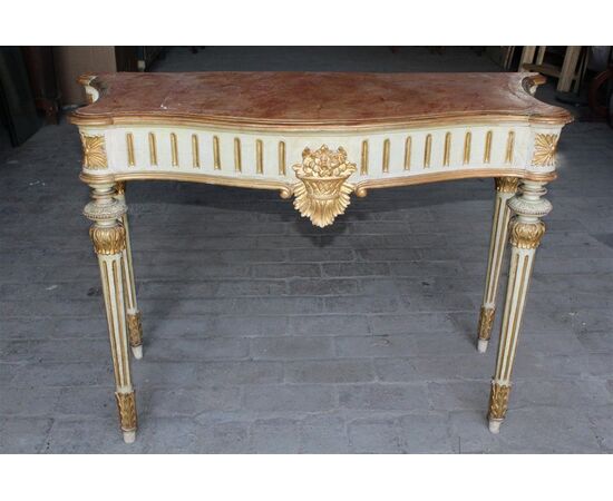 Lacquered and golden console with restored decorations - &#39;700     