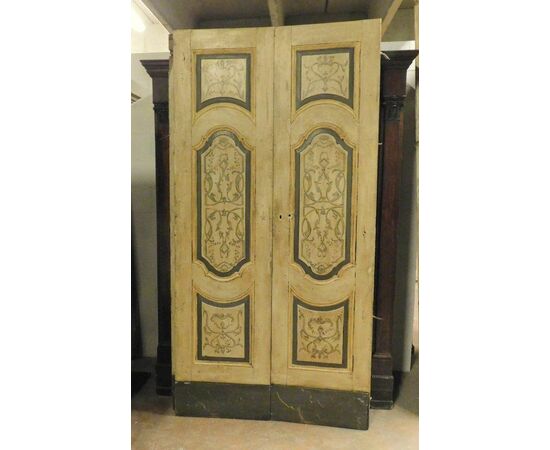 ptl434 n.2 lacquered doors, L 118 x H 224 cm     
