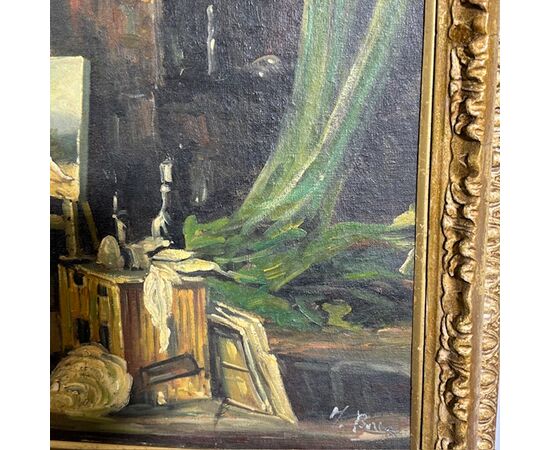 Antico dipinto olio su tavola Atelier d artista. Epoca 1850 con cornice antica dorata. Mis 64 x 50 . Firmato 