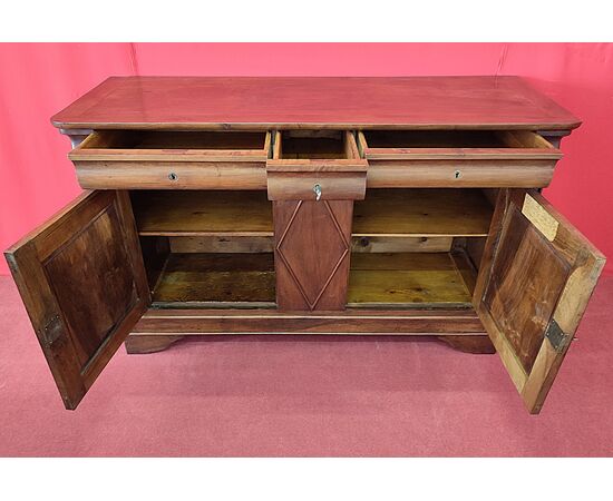 Two-door sideboard with diamond