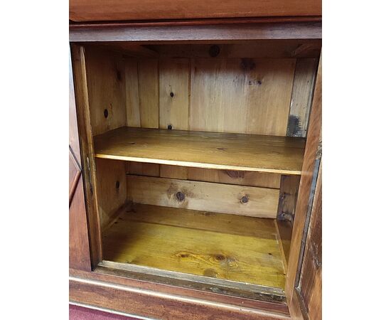 Two-door sideboard with diamond