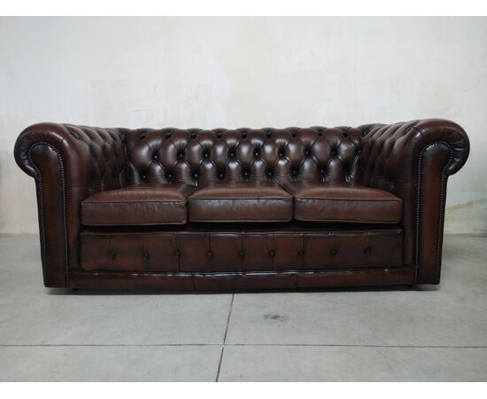 Divano chesterfield club 3 posti inglese vintage originale in pelle marrone testa di moro 