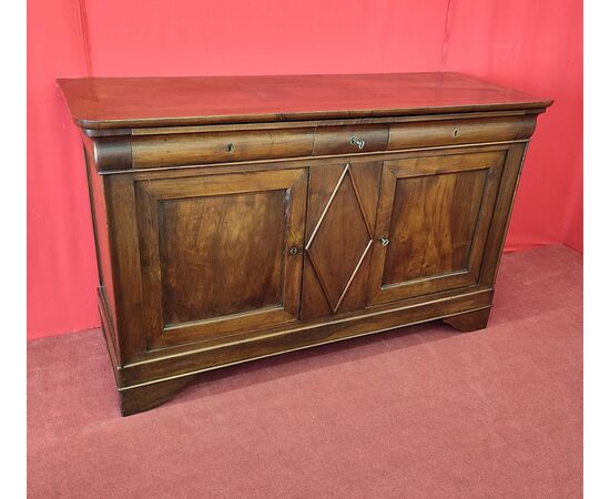 Two-door sideboard with diamond