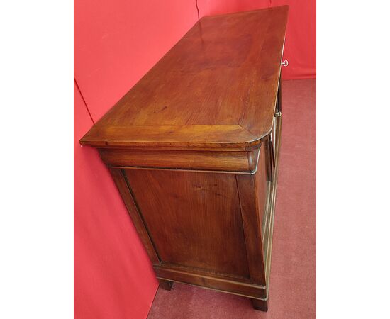 Two-door sideboard with diamond