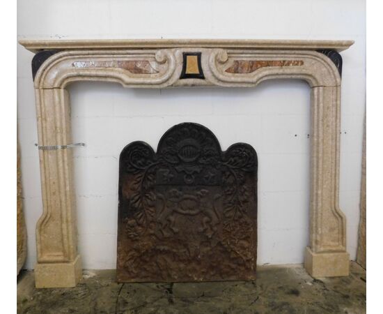 chm556 Italian marble fireplace, 17th century, mis. cm 150 x 18 xh 104     