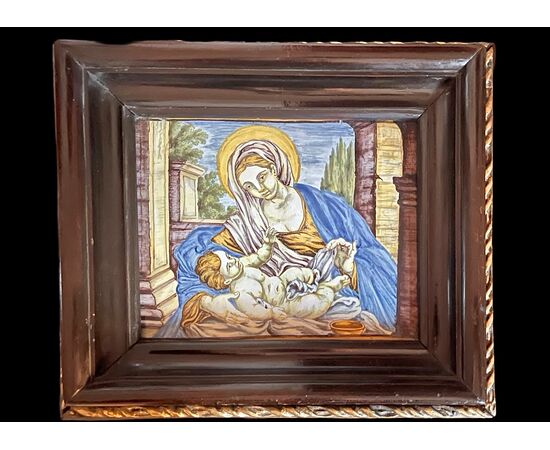 Formella in maiolica policroma raffigurante Madonna con Bambino.Bottega Gentili,Castelli d’Abruzzo.