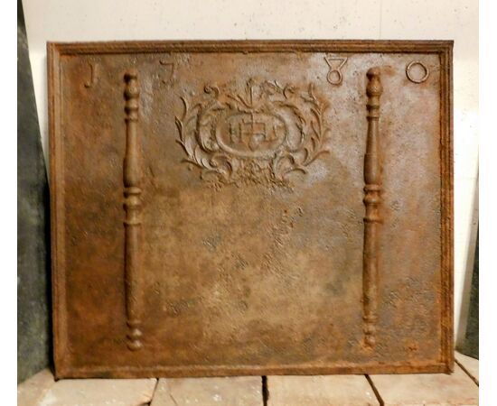 P207 large cast iron plate with date 1780, mis. cm 100 xh 83     