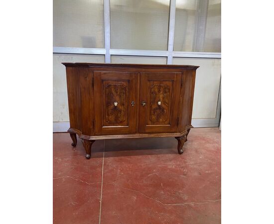 Credenza fianchi mossi