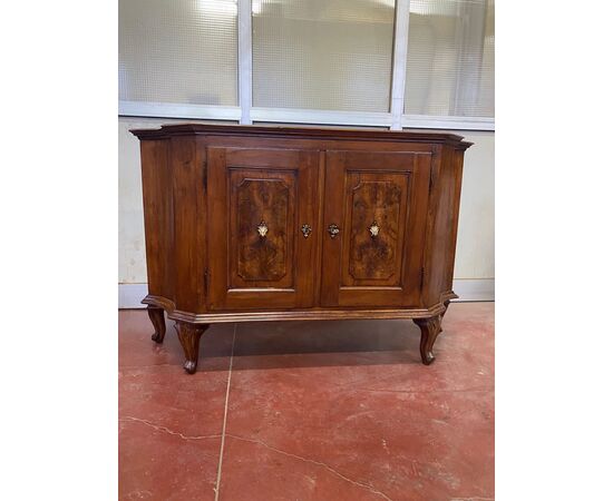 Credenza fianchi mossi