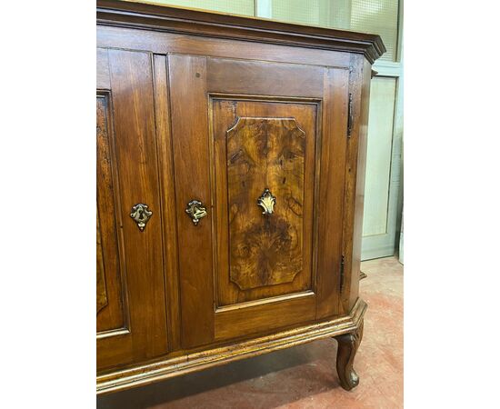 Credenza fianchi mossi