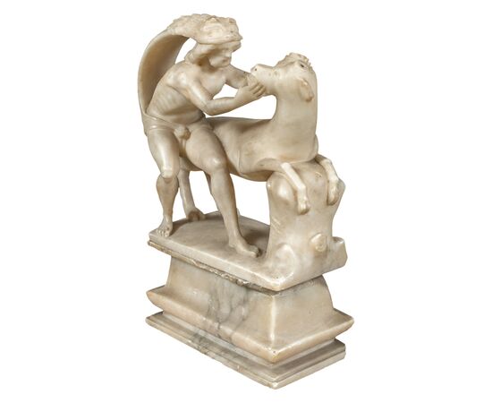 Scultura in alabastro scolpito - Ercole e il Toro di Creta. Roma, XVII secolo.
