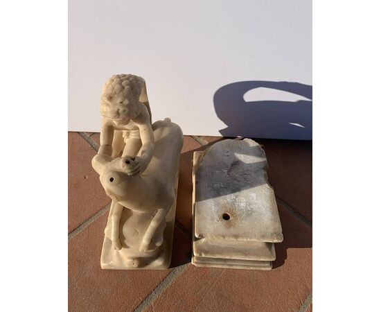 Scultura in alabastro scolpito - Ercole e il Toro di Creta. Roma, XVII secolo.
