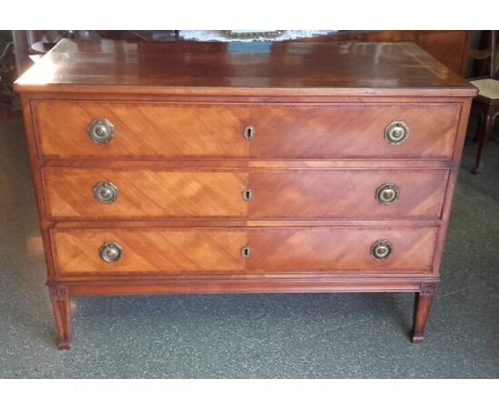 Venetian dresser     