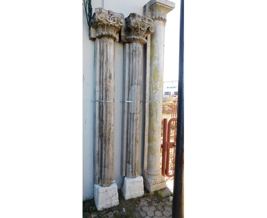 dars307 pair of wooden columns with capitals and stone bases, h cm 247     