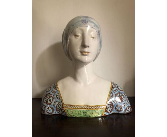 Majolica bust, Renaissance lady. Minghetti.Bologna Manufacturing.     