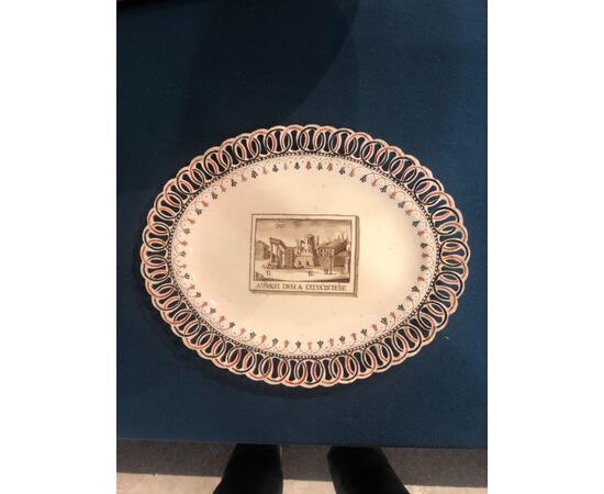 Oval plate pierced in earthenware Manifattura Giustiniani, Naples.     