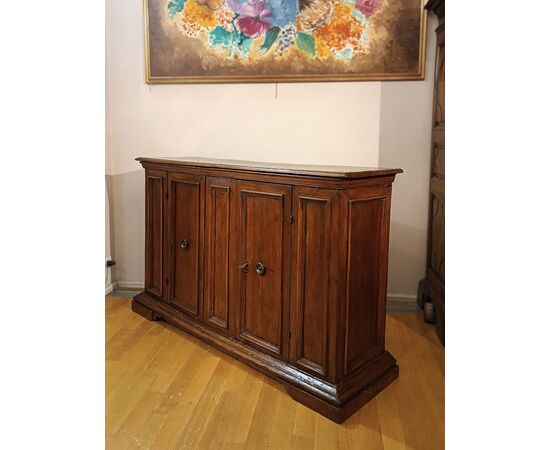 CREDENZA IN NOCE XVII SECOLO 