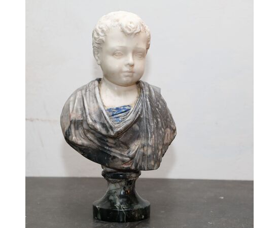 Busto in marmo raffigurante bambino